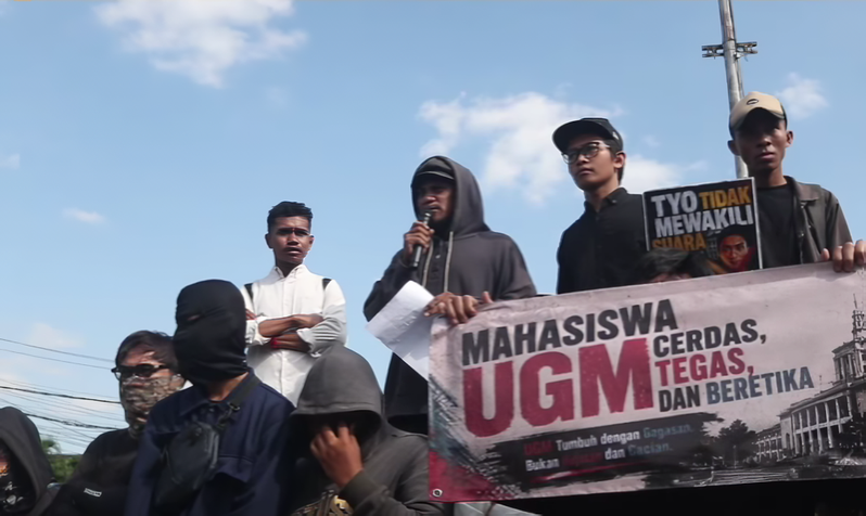 Aksi Demonstrasi Terhadap Tiyo Di Bundaran UGM Diduga Libatkan Massa Bayaran dan Intruksi Pemalsuan Identitas